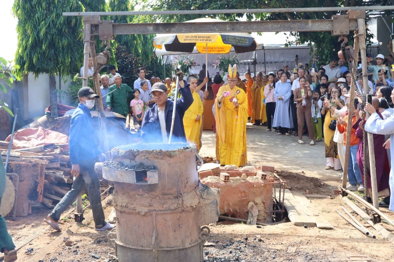 NPĐ Phước Chánh (Đắk Lắk) trang nghiêm tổ chức Lễ chú nguyện rót đồng đúc tôn tượng Đức Phật Bổn Sư
