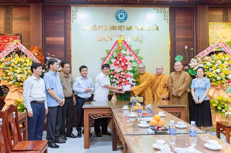 Lãnh đạo Tỉnh và các phái đoàn thăm & chúc mừng Đại lễ Phật đản Pl. 2568 – PL 2024