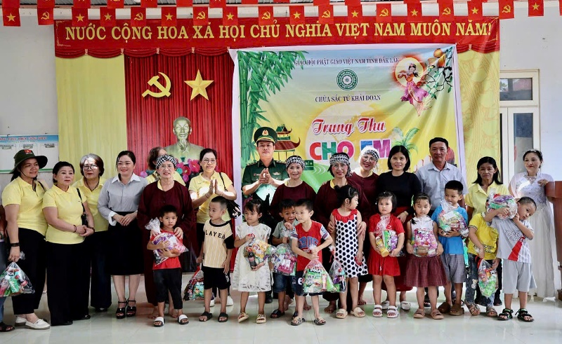 Xã Ia Lốp: Ấm áp Trung thu nơi vùng xa biên giới