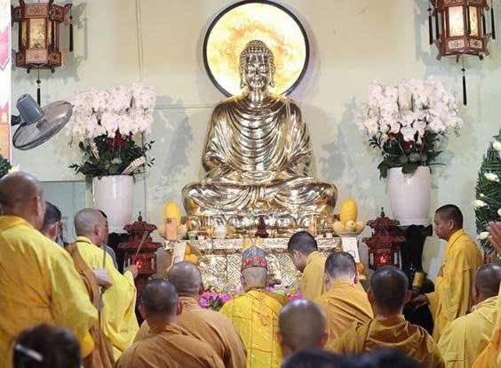 Xã Ea Knuếc: An vị tôn tượng Đức Bổn sư Thích Ca Mâu Ni tại Niệm Phật đường Phước Chánh