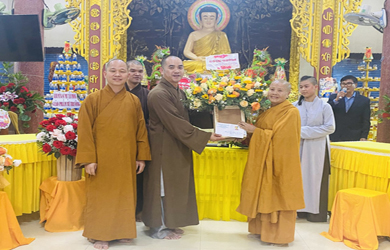 Ban Trị sự Phật giáo huyện EaKar chúc mừng Ni trưởng Luật Liên được tấn phong Giáo phẩm