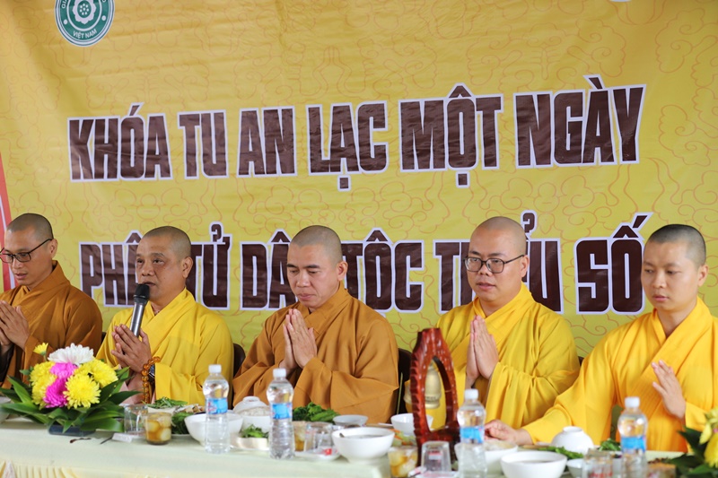 X. Sông Hinh: Ban Hoằng pháp Đắk Lắk tổ chức khóa tu “Một ngày an lạc” cho đồng bào dân tộc thiểu số