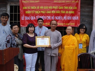 Mùa Vu Lan Báo Hiếu PL2559 – 2015 Ban Từ Thiện Xã Hội Phật Giáo Tỉnh DakLak Kết Hợp Các Đoàn Từ Thiện Ngoài Tỉnh