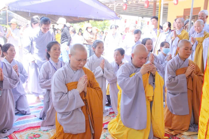 Video: Lễ đặt đá xây dựng chánh điện chùa Phước Bổn, xã Vụ Bổn