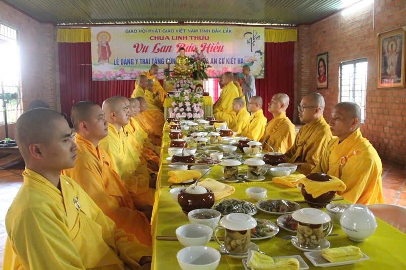Buôn Hồ: Chùa Linh Thứu cúng dường trai tăng nhân mùa An cư PL.2569