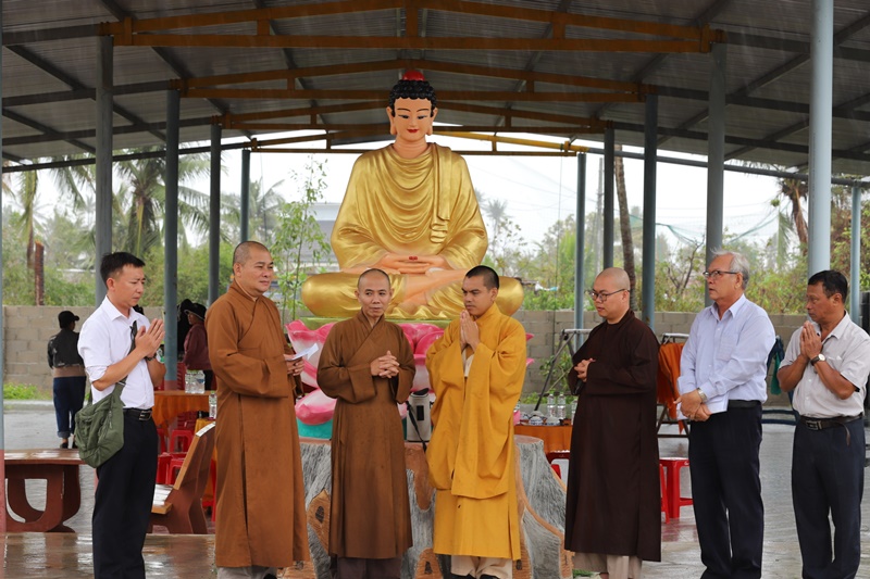 Ban Trị sự Phật giáo tỉnh Đắk Lắk thăm và hỗ trợ các chùa bị ảnh hưởng sau bão số 13