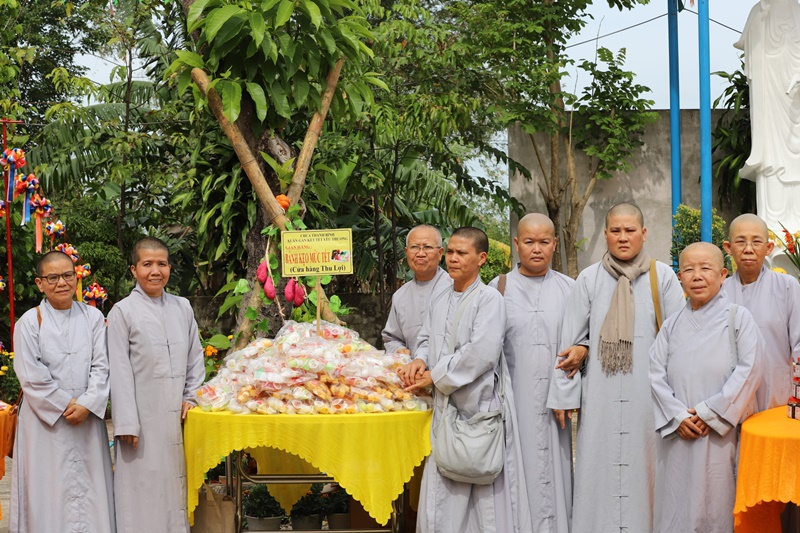 X.Tuy An Bắc: Phân ban Ni giới tỉnh tổ chức “Xuân nhân ái – Phiên chợ 0 đồng” 