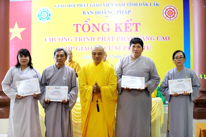 P.Tuy Hòa: Ban Hoằng pháp tổng kết lớp Giáo lý Phật pháp nâng cao