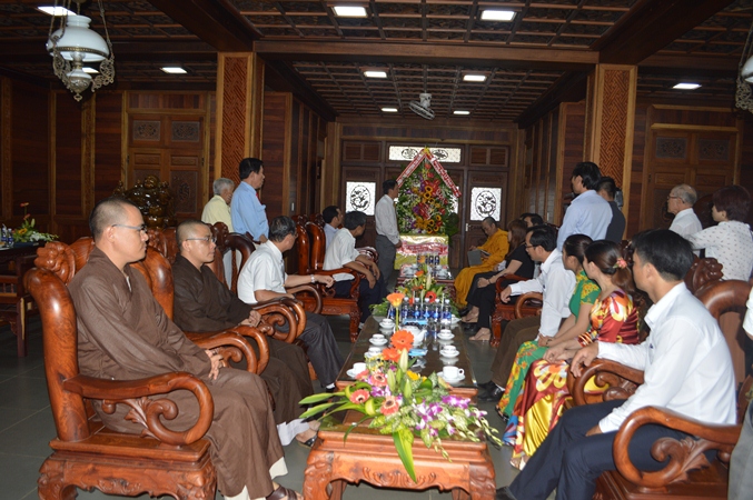 Các cơ quan Nhà nước đến thăm và chúc mừng Phật đản Ban Trị sự GHPGVN tỉnh Dak Lak.