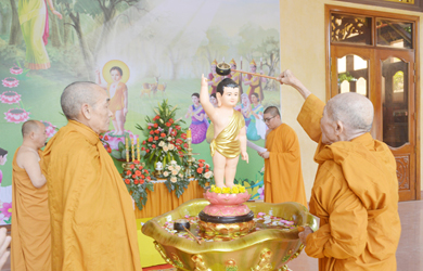 Tịnh xá Ngọc Quang tổ chức Lễ Tắm Phật  