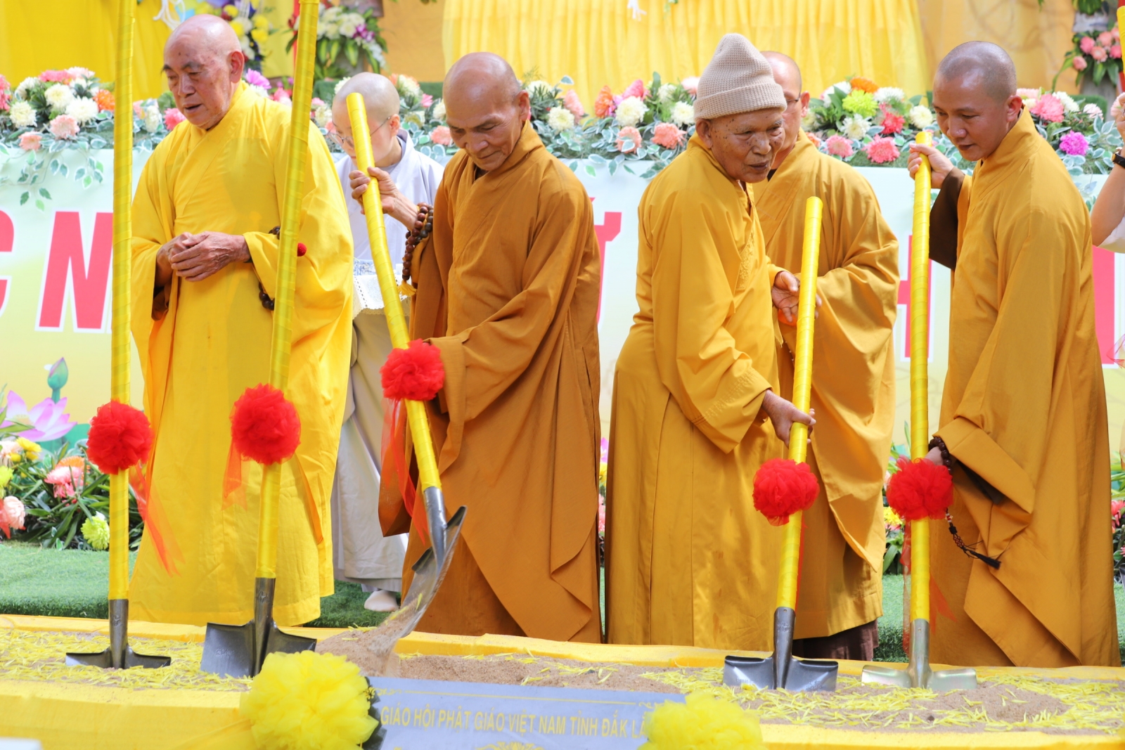 P. Sông Cầu: Lễ đặt đá đại trùng tu chùa Hải Sơn