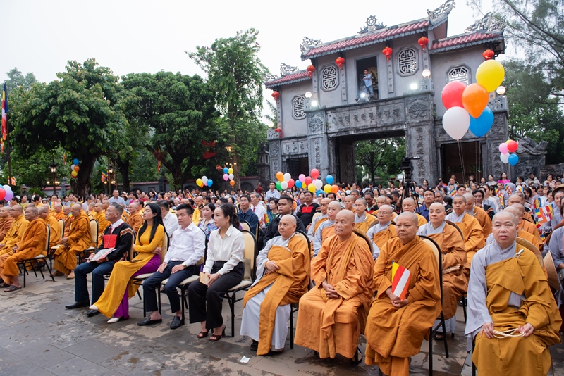 Chùm ảnh: Hơn 2000 Phật tử tham dự Đại lễ Phật đản PL.2570 tại chùa Khải Đoan