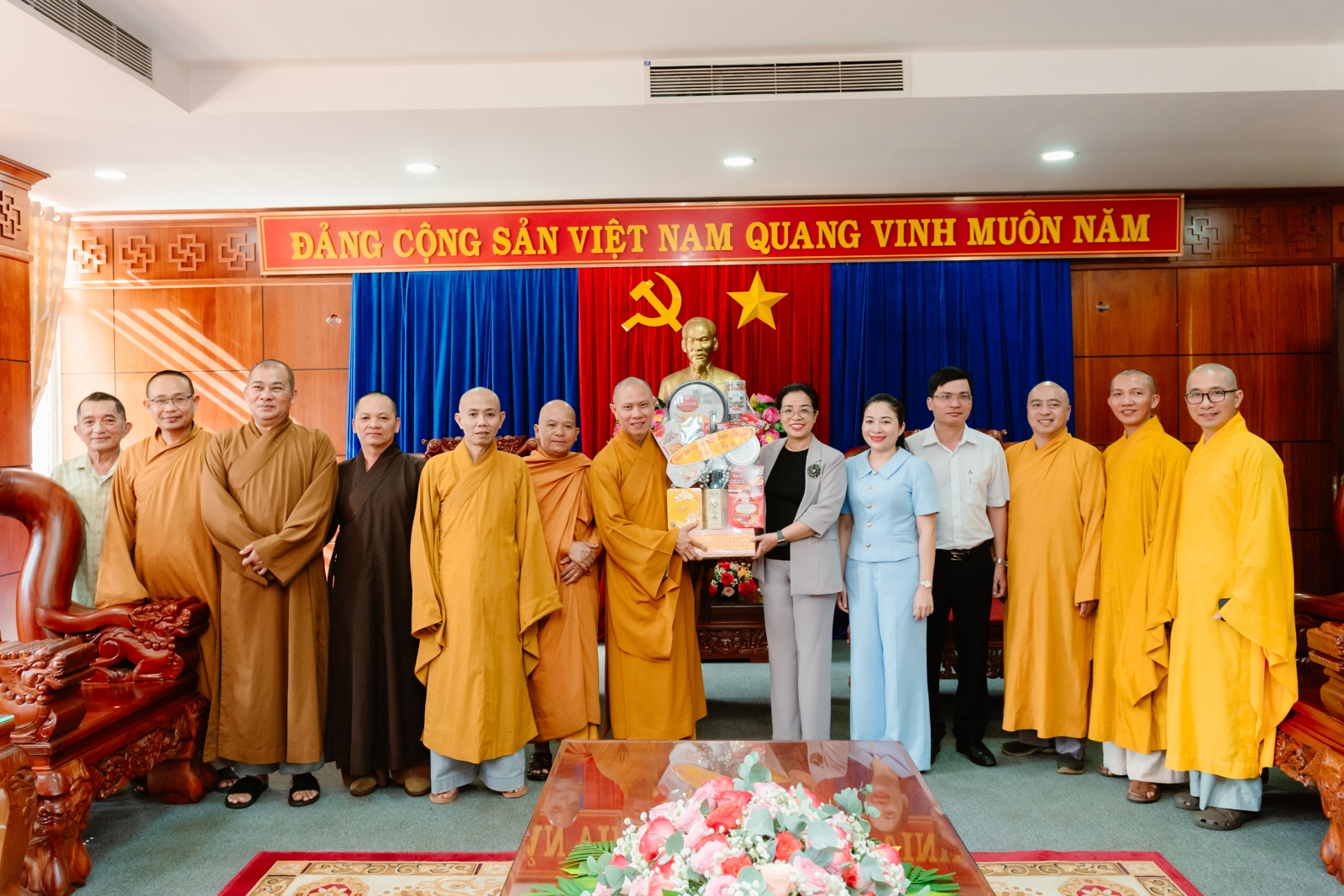 Thường trực Ban Trị sự GHPGVN tỉnh thăm Cơ quan Tỉnh ủy Đắk Lắk