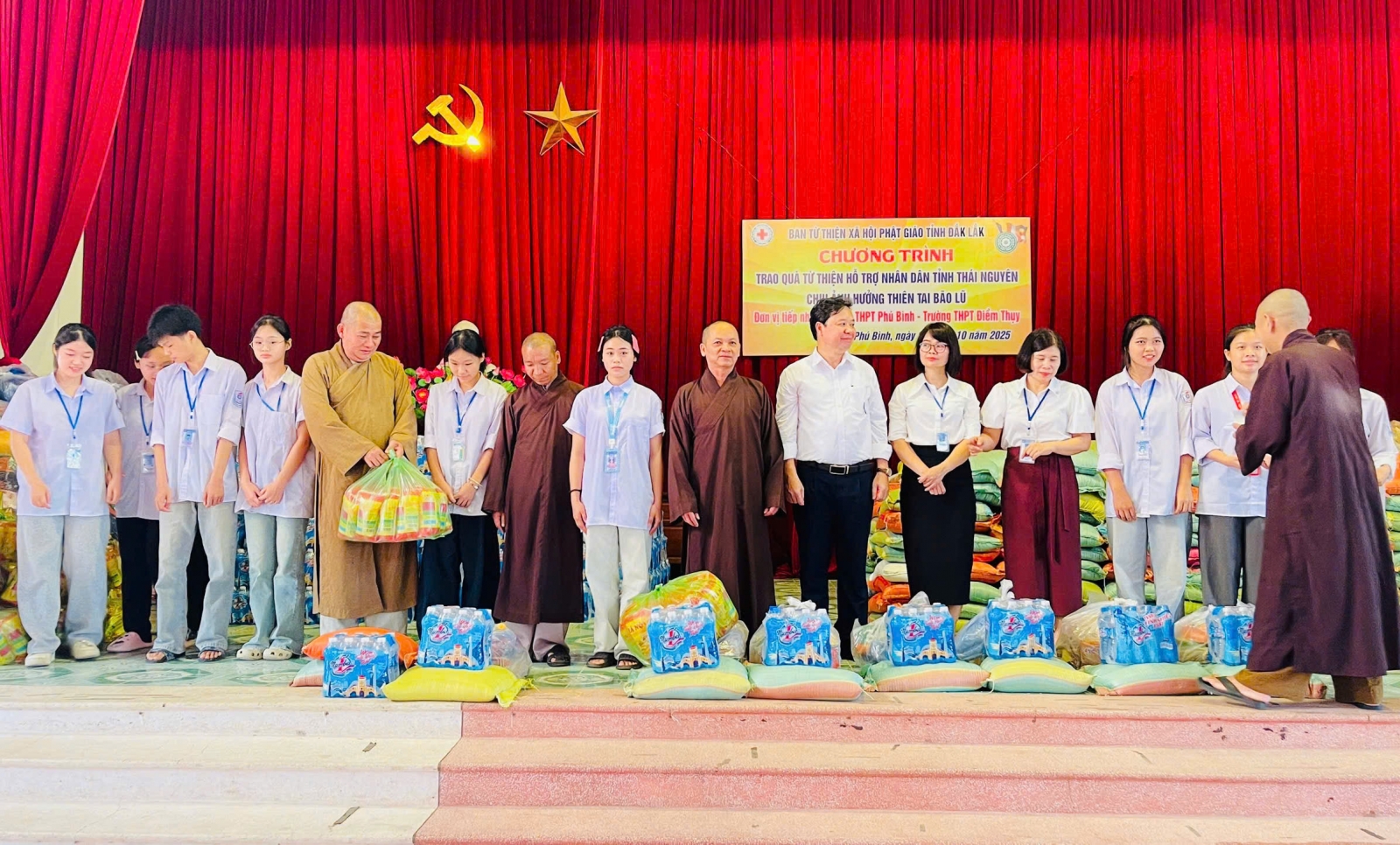 800 phần quà đến bà con nhân dân Thái Nguyên bị ảnh hưởng bởi bão lũ