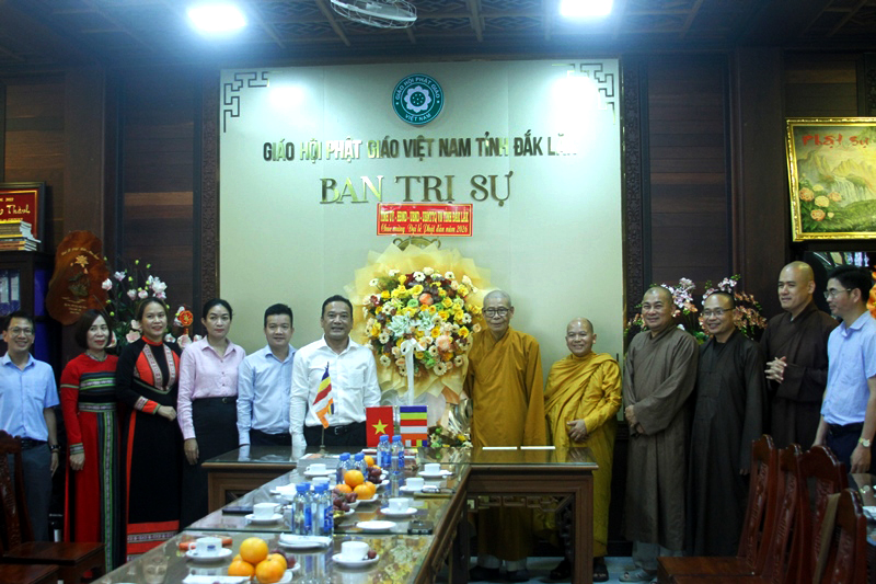 Lãnh đạo Tỉnh ủy tỉnh Đắk Lắk thăm, chúc mừng Đại lễ Phật đản