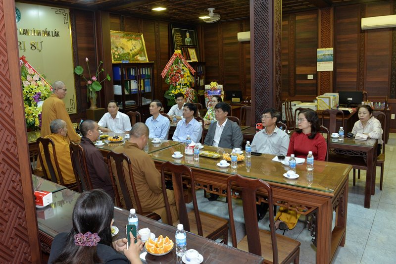 Ủy ban Nhân dân Tỉnh chúc mừng Phật đản Ban Trị sự Phật giáo Tỉnh 