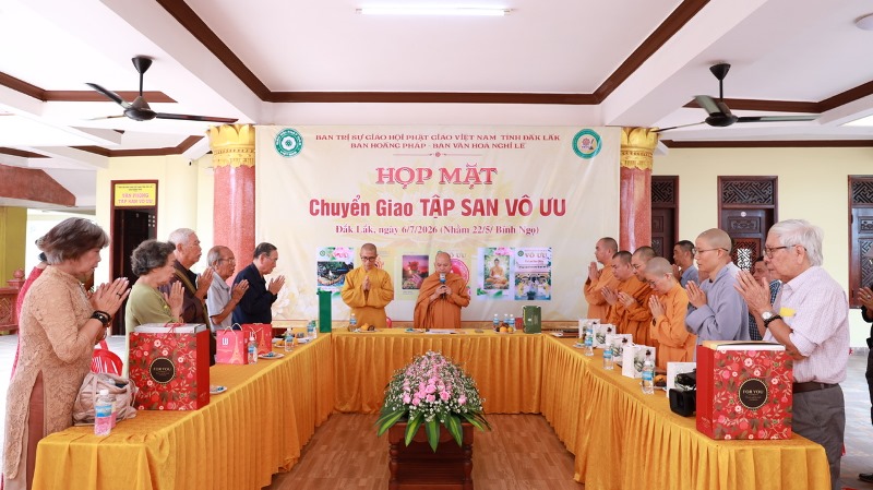 Ban Văn hóa - Nghi lễ Phật giáo tỉnh tiếp nhận tập san Vô Ưu Ban Văn hóa - Nghi lễ Phật giáo tỉnh tiếp nhận tập san Vô Ưu