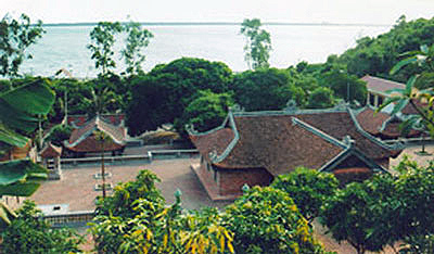 Những ngôi chùa Việt hướng ra biển Đông