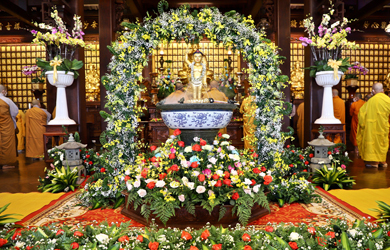 Phật giáo Đắk Lắk tổ chức Lễ Khai kinh Tắm Phật mùa Phật Đản PL. 2566 