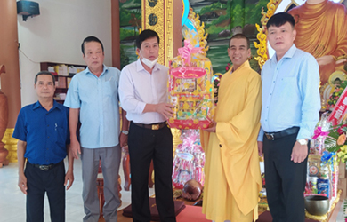 Chính quyền huyện Krông Ana chúc mừng Phật đản Phật giáo huyện