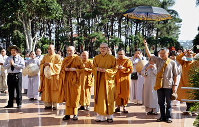 Ban Trị sự Phật giáo tỉnh tưởng niệm tại Nghĩa trang Liệt sĩ tỉnh Đắk Lắk