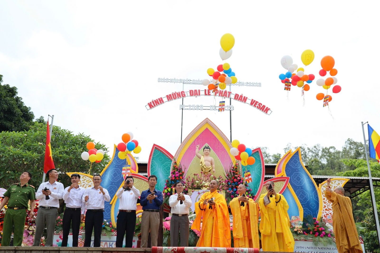 Eakar: Phật Giáo Eakar long trọng tổ chức đại lễ Phật Đản PL.2569