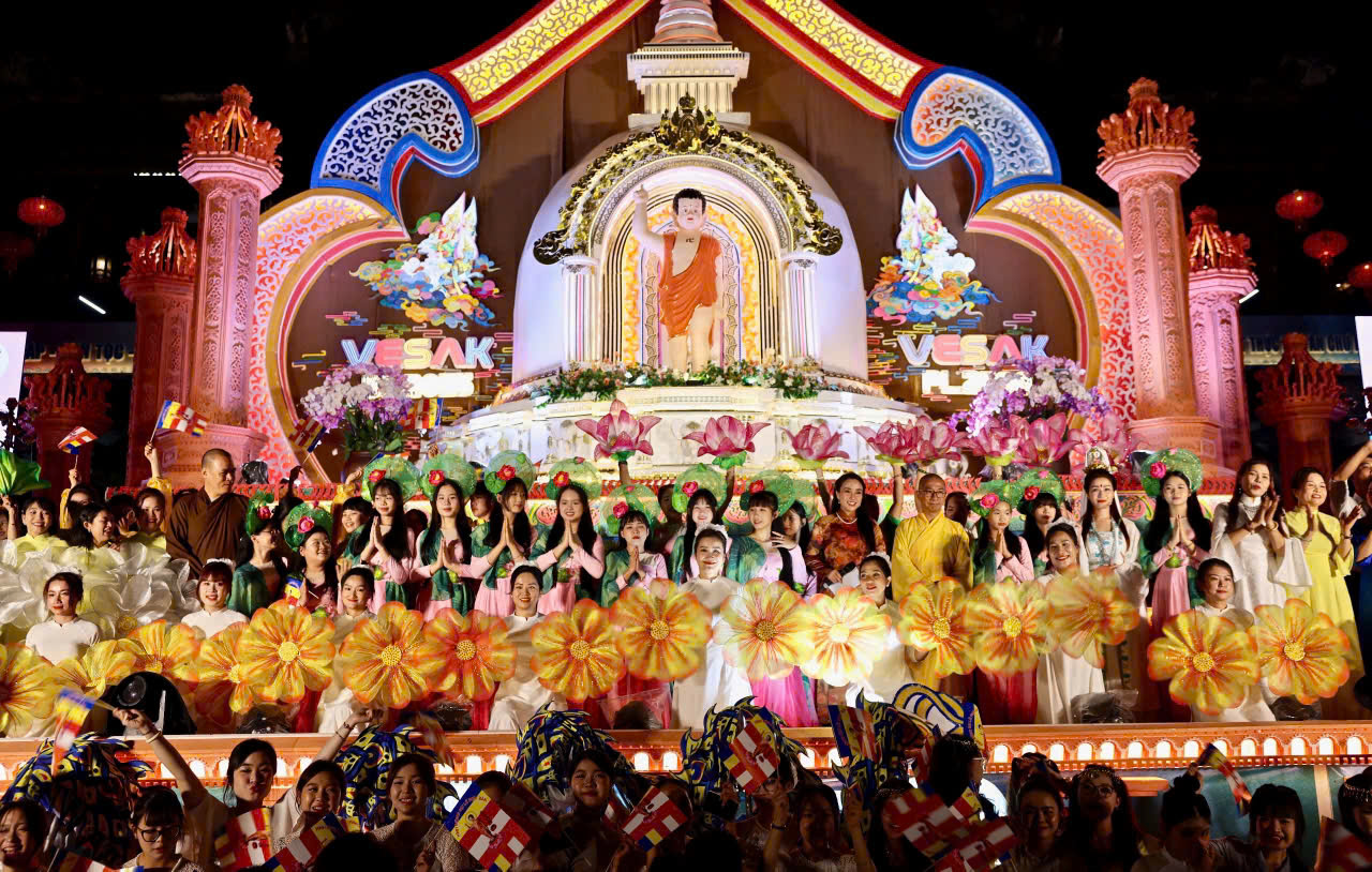 TP.BMT: Đêm văn nghệ “Vesak - rạng ngời ánh từ quang” 