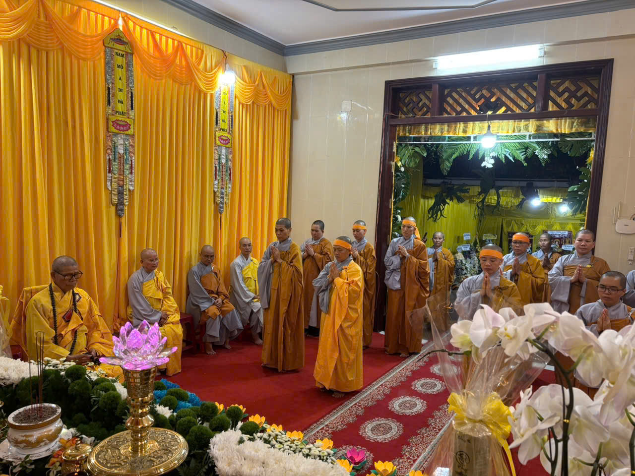 Cung thỉnh giác linh Ni sư Thích nữ Tịnh Diệu tham Phật, yết Tổ và lễ thắp nến tưởng niệm