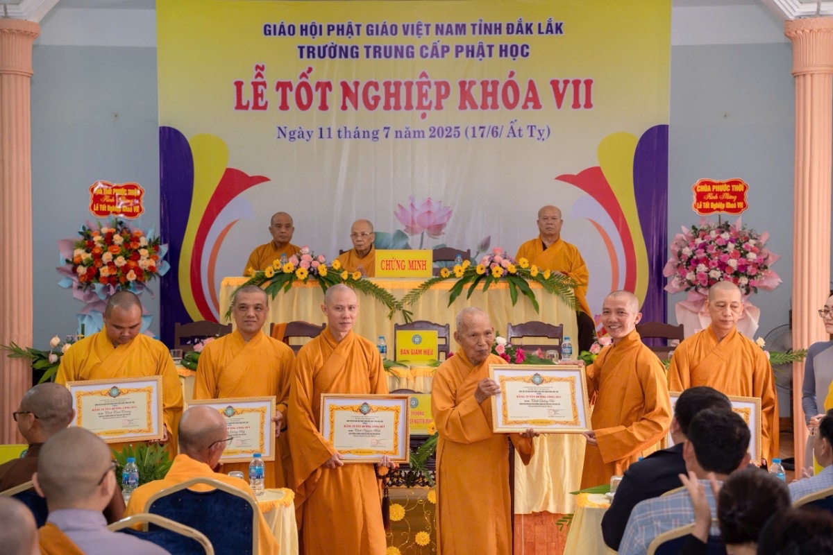 P.Bình Kiến: Trường Trung cấp Phật học trao bằng tốt nghiệp khóa VII (2022 – 2025)