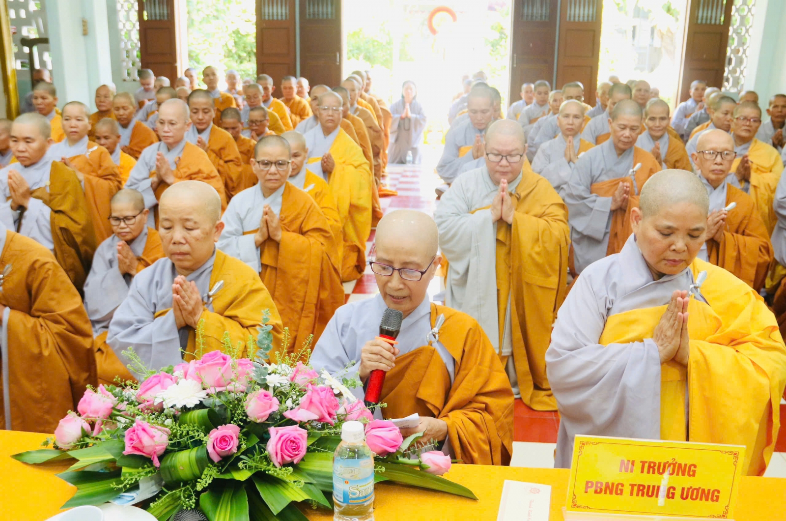 Phân ban Ni giới T.Ư thăm và sách tấn chư Ni tỉnh Phú Yên (cũ) mùa An cư PL. 2569