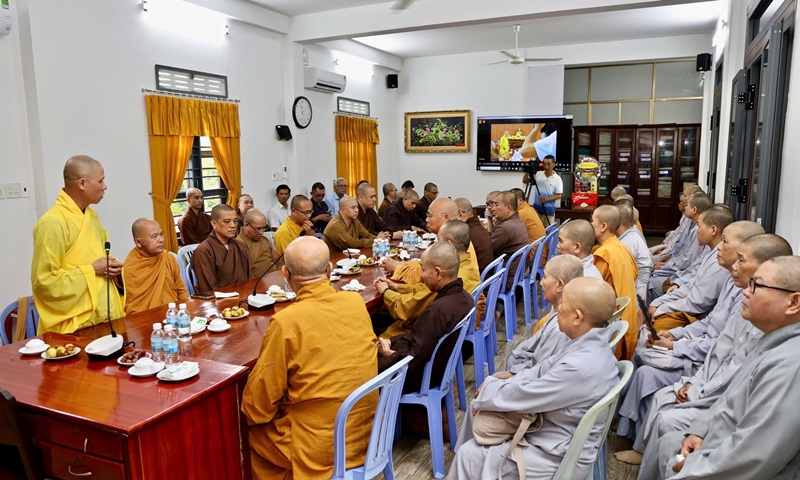 Chuyến thăm hỏi của chư tôn đức Thường trực Ban Trị sự 2 miền đông - tây tỉnh Đắk Lắk