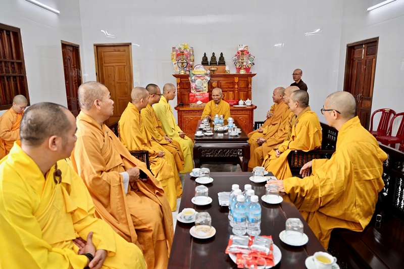 Thường trực Ban Trị sự đảnh lễ chư tôn giáo phẩm, thăm các tự viện phía Đông tỉnh Đắk Lắk