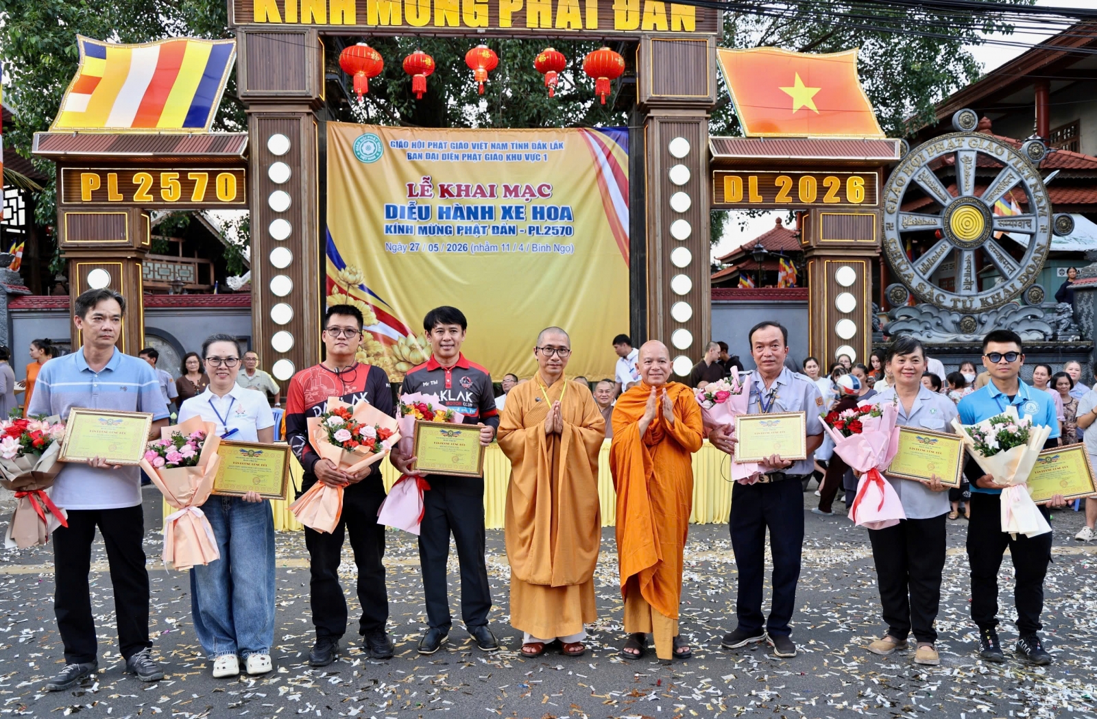 P.BMT: Khai mạc diễu hành xe hoa kính mừng Đại lễ Phật Đản PL.2570