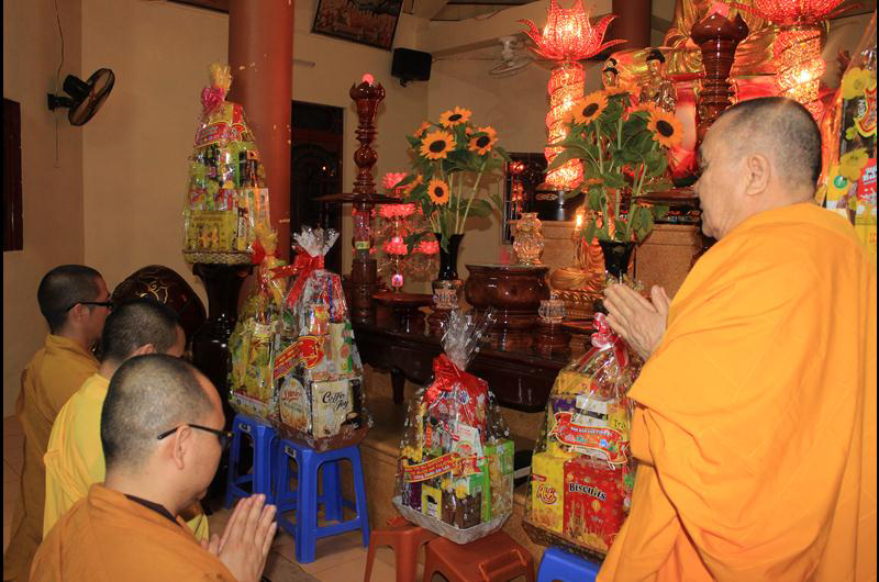 Thường trực BTS GHPGVN TP.BMT đảnh lễ và chúc tết Chư tôn đức Giáo phẩm Phật giáo Đak Lak