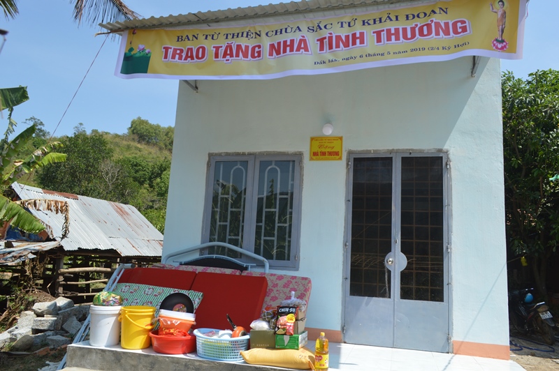 Trao nhà tình thương tại thôn 6, xã Khuê Ngọc Điền, huyện Krông Bông