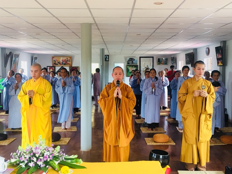Khoá tu một ngày an lạc tại chùa Tuệ Vân