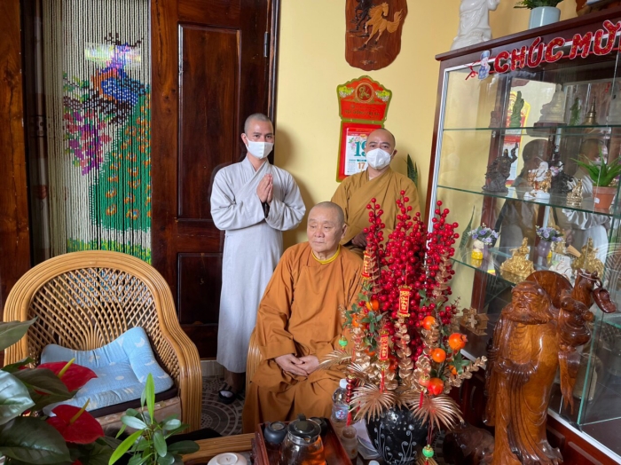 Phật giáo CưMgar: Chúc Tết Chư tôn đức Giáo Phẩm & chính quyền Huyện