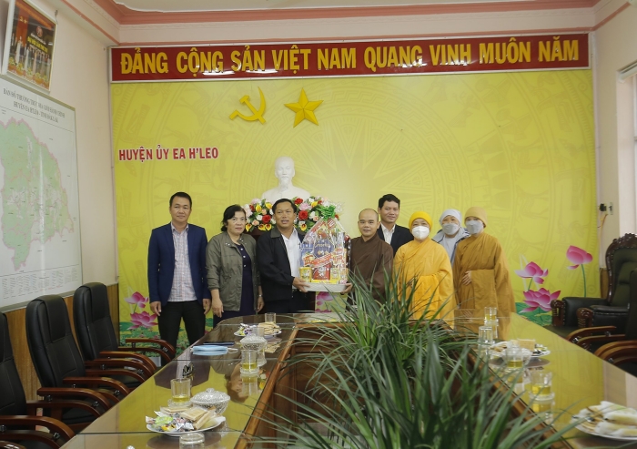  EaHleo: Ban Trị sự GHPGVN huyện thăm chúc tết quý cấp lãnh đạo Đảng, Chính quyền