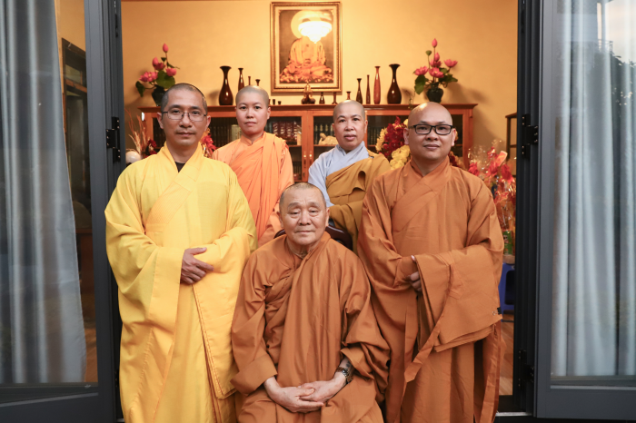 Phật giáo thành phố đảnh lễ chư Tôn giáo phẩm GHPGVN tỉnh