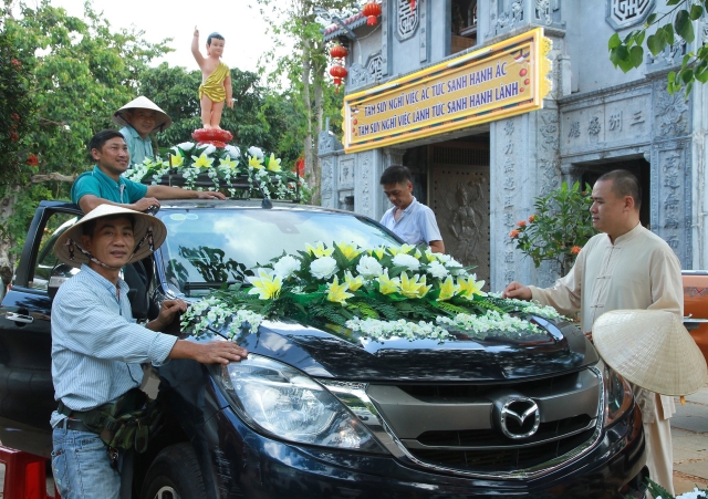 Công tác chuẩn bị Lễ Diễu hành xe hoa rước Phật kính mừng Đại lễ Phật Đản PL.2566
