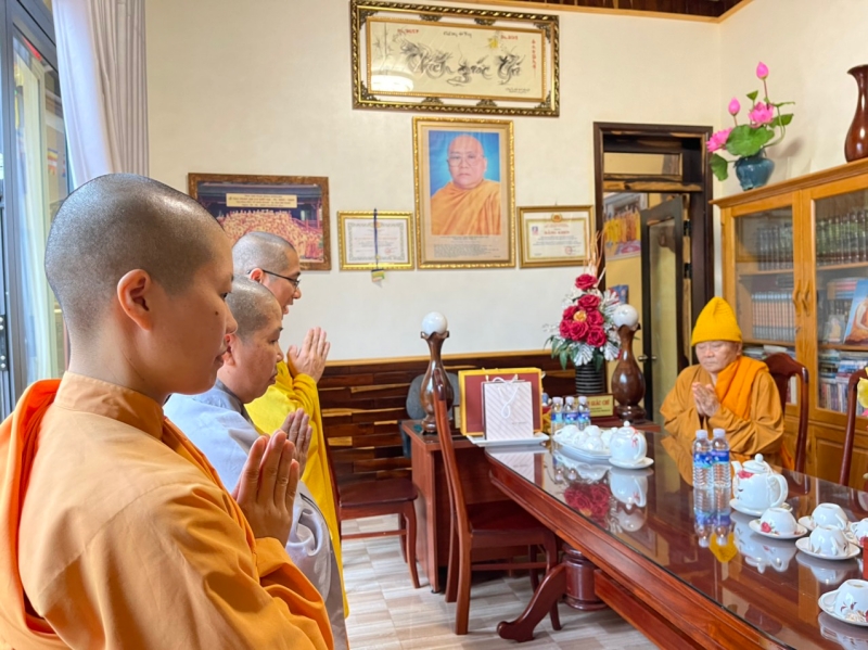 Ban Trị sự Phật giáo thành phố Khánh tuế chư tôn giáo phẩm lãnh đạo Phật giáo tỉnh