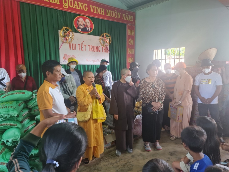 Trao gửi 100 phần quà yêu thương đến xã Cư Knia, huyện Cư Jút, tỉnh Đắk Nông 