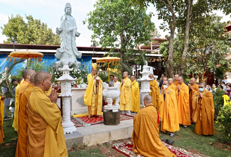 Lễ An vị tôn tượng Bồ tát Quán Thế Âm lộ thiên tại chùa Pháp Vân