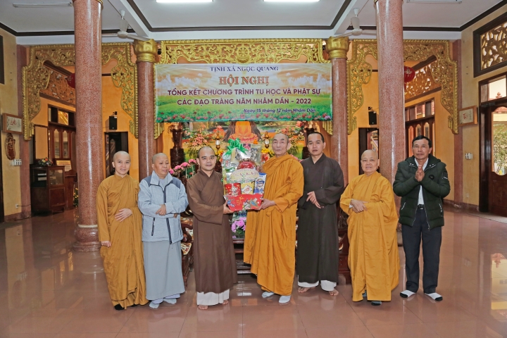 Phật giáo EaHleo đảnh lễ khánh tuế quý Hòa Thượng, cũng như thăm, chúc tết lãnh đạo tỉnh