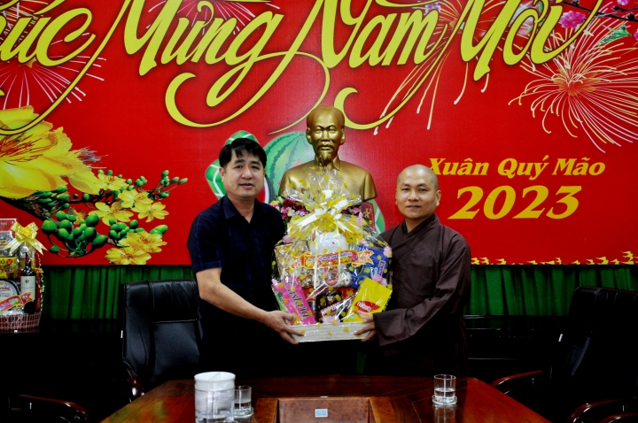 Phật giáo Krông Năng thăm, chúc Tết lãnh đạo cơ quan, chính quyền địa phương