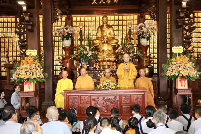 Buôn Ma Thuột: Phân ban Cư sĩ Phật tử Trung ương thăm và thuyết giảng đạo tràng tu Bát quan trai chùa Khải Đoan