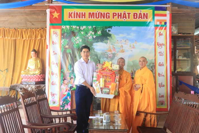 EaSúp: Lãnh đạo chính quyền Tỉnh thăm Phật giáo huyện EaSúp