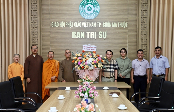 Công an thành phố Buôn Ma Thuột thăm Phật giáo Thành phố nhân mùa Phật đản