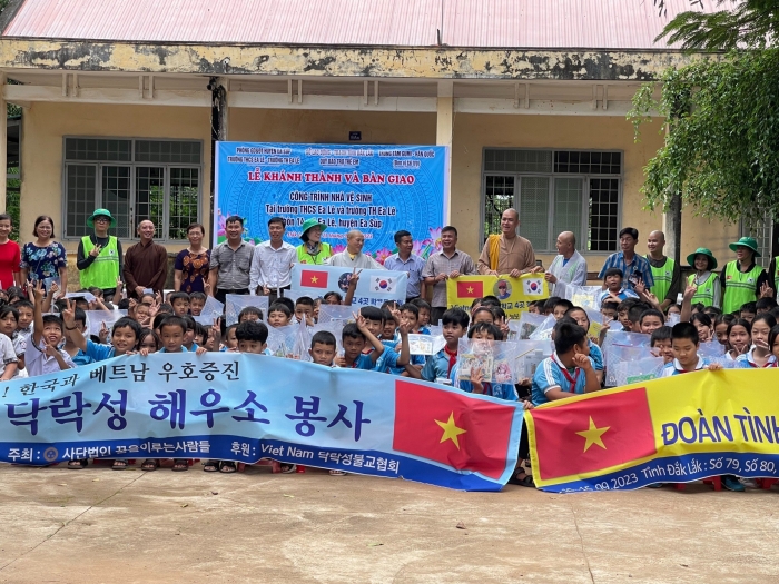 Ea Súp: Lễ khánh thành và bàn giao công trình nhà vệ sinh do đoàn Phật giáo Hàn Quốc tài trợ