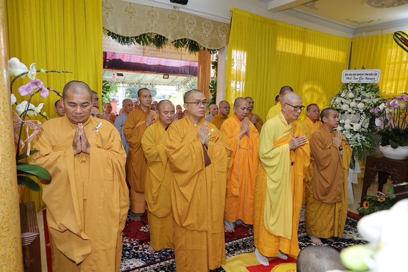 Ban Trị sự Phật giáo tỉnh Đắk Lắk viếng tang Ni trưởng Thích nữ Phan Liên